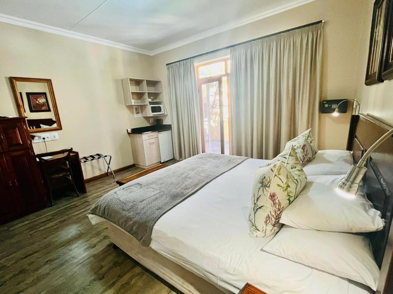 17 On Bird Guest House Beaufort West Ngoại thất bức ảnh