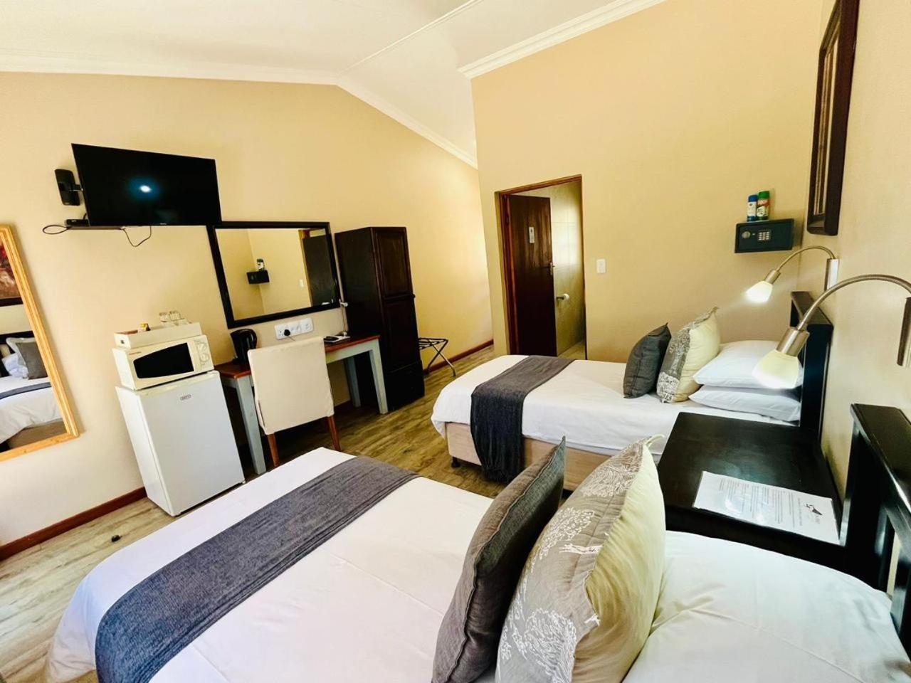 17 On Bird Guest House Beaufort West Ngoại thất bức ảnh